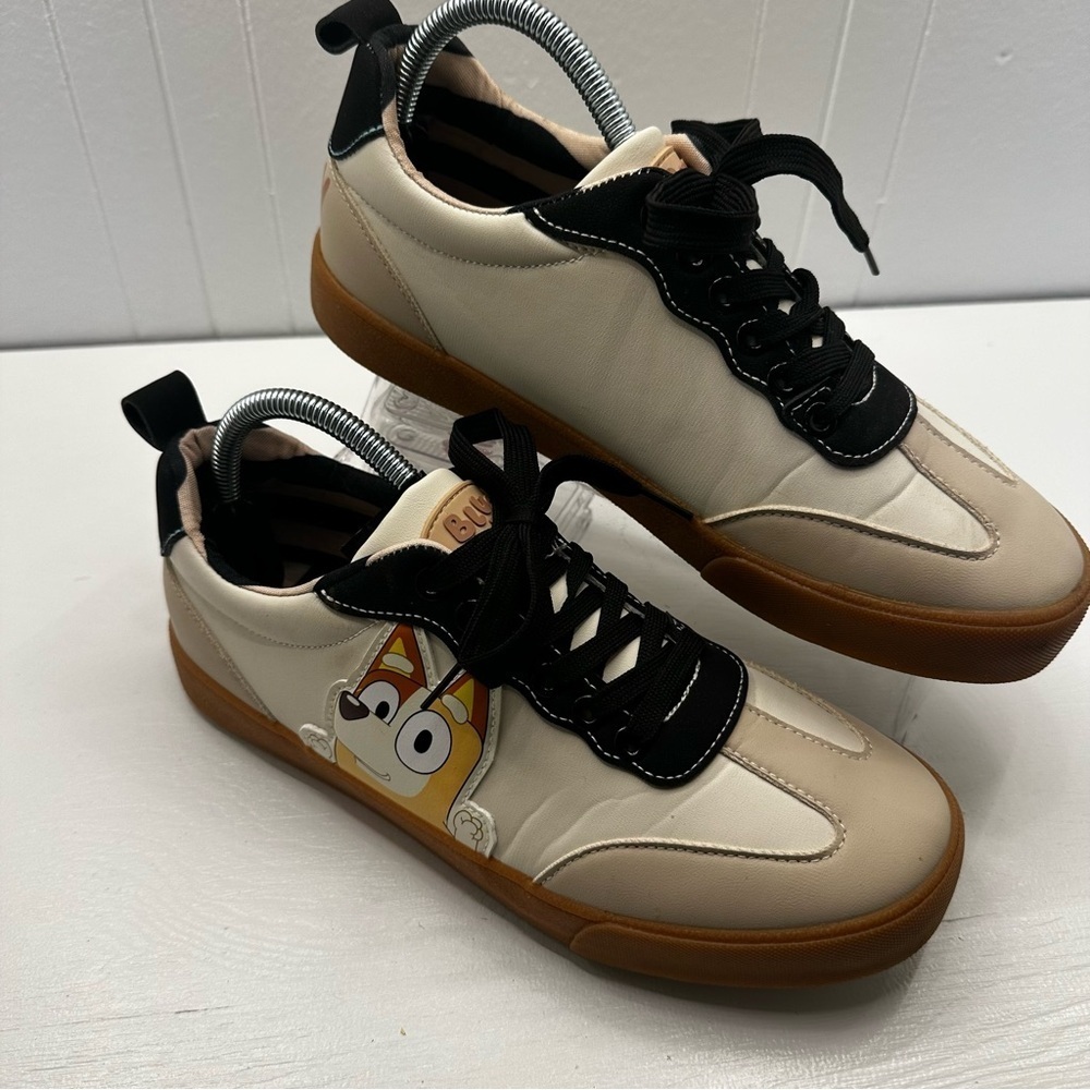 BLUEY Cartoon sneakers Bluey on 1 shoe and Bingo on the other runs large (9) - Picture 1 of 9